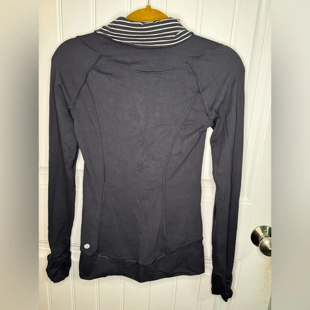 Lululemon Think Fast Half Zip Pullover Black / Parallel Stripe Black White - Picture 4 of 6
